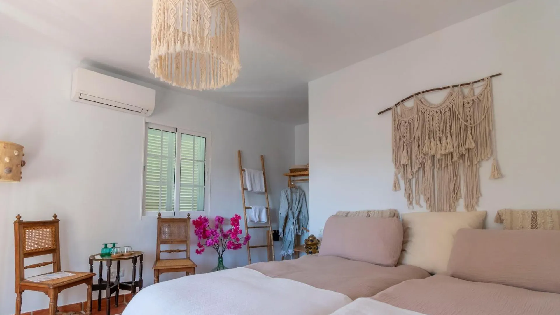 Casa Tragabalas Competa Bed & Breakfast